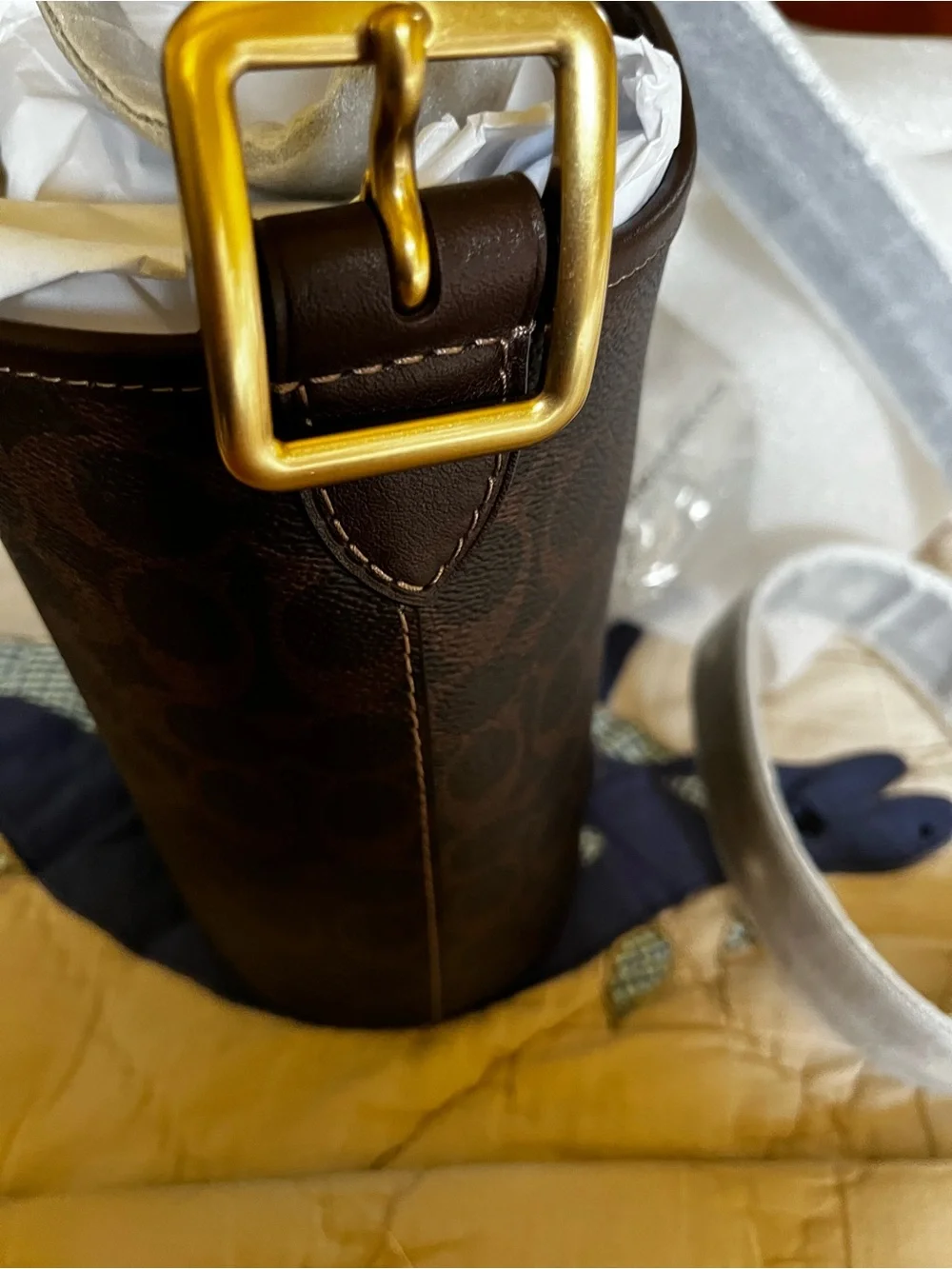 Coach bucket silhouette